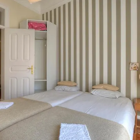 Angola 1 - 6 Bedrooms Lizbona