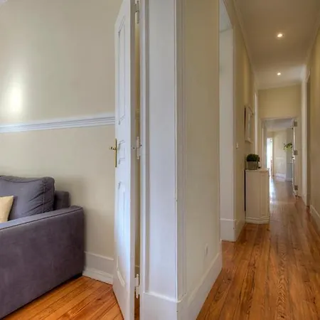 Angola 1 - 6 Bedrooms شقة *